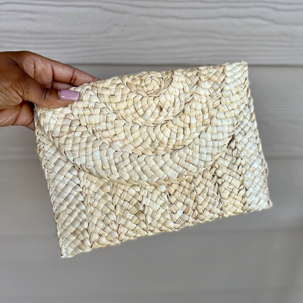 Straw clutch